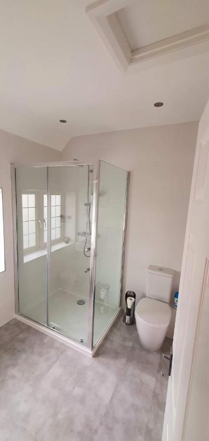 Quiet Residential Road, Short Walk To Hospital Apartment Derby Ngoại thất bức ảnh