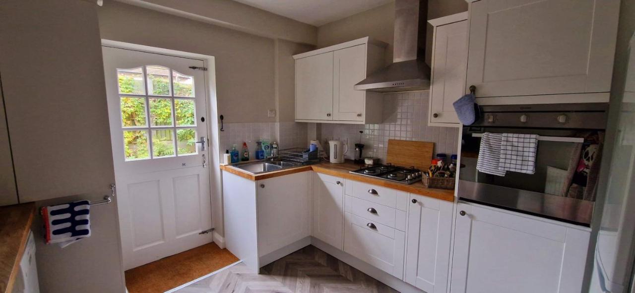 Quiet Residential Road, Short Walk To Hospital Apartment Derby Ngoại thất bức ảnh